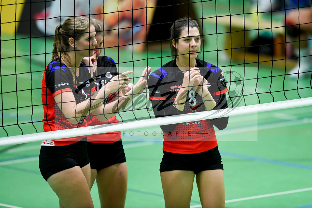VCOBWA20211106_099 | Volleyball, Frauen:   bei dem Spiel der 3. Liga West zwischen VC Osnabrueck und SV BW Aasee in der Schlosswallhalle am 06.11.2021 in Osnabrueck, Deutschland. - Realisiert mit Pictrs.com