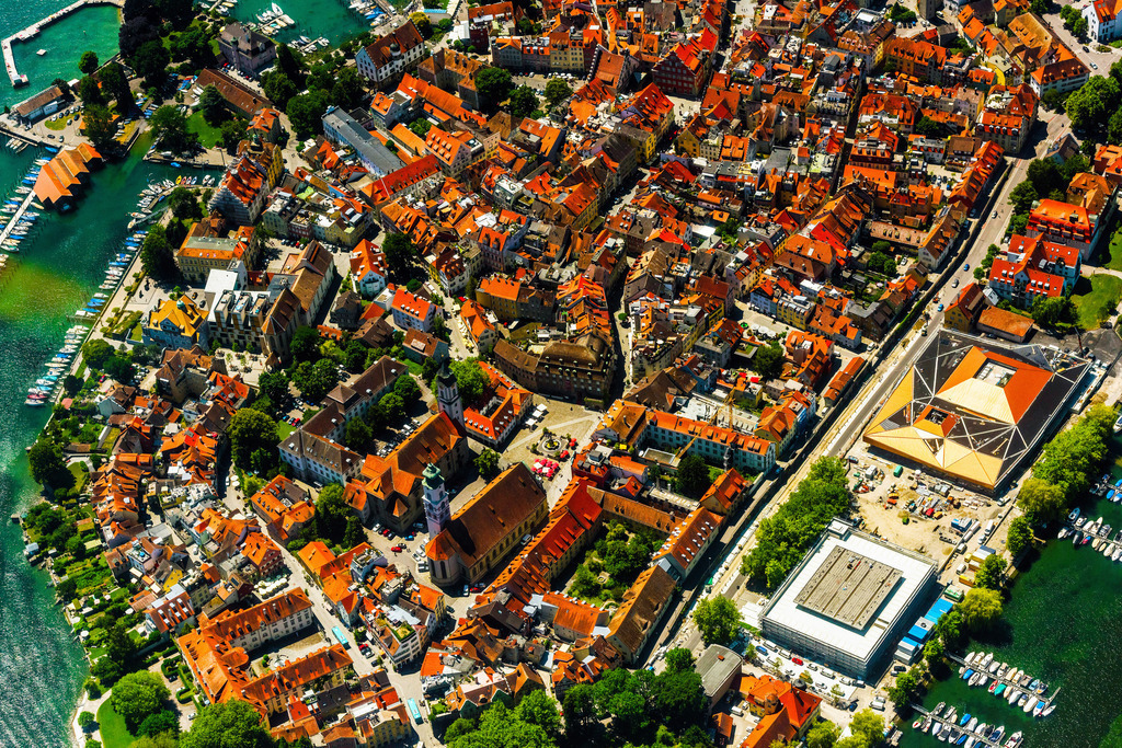 dr__0019127.jpg | LINDAU (BODENSEE) 04.07.2017 See- Insel auf dem Bodensee in Lindau (Bodensee) im Bundesland Bayern, Deutschland. // Lake Island on the Lake Constance in Lindau (Bodensee) in the state Bavaria, Germany. Foto: Daniel Reiter