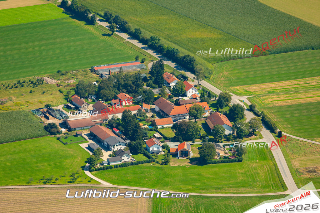 Das Luftbild zeigt : Unterasbach Anzing - Die Luftaufnahme wurde 2024 vom UL-Flugzeug aus erstellt ( keine Drohne ) - Hochauflösende Luftaufnahme - Für grossformatige Ausdrucke geeignet. Die Geschenkidee !Mit Lizenz und Bildrechte bestellbar