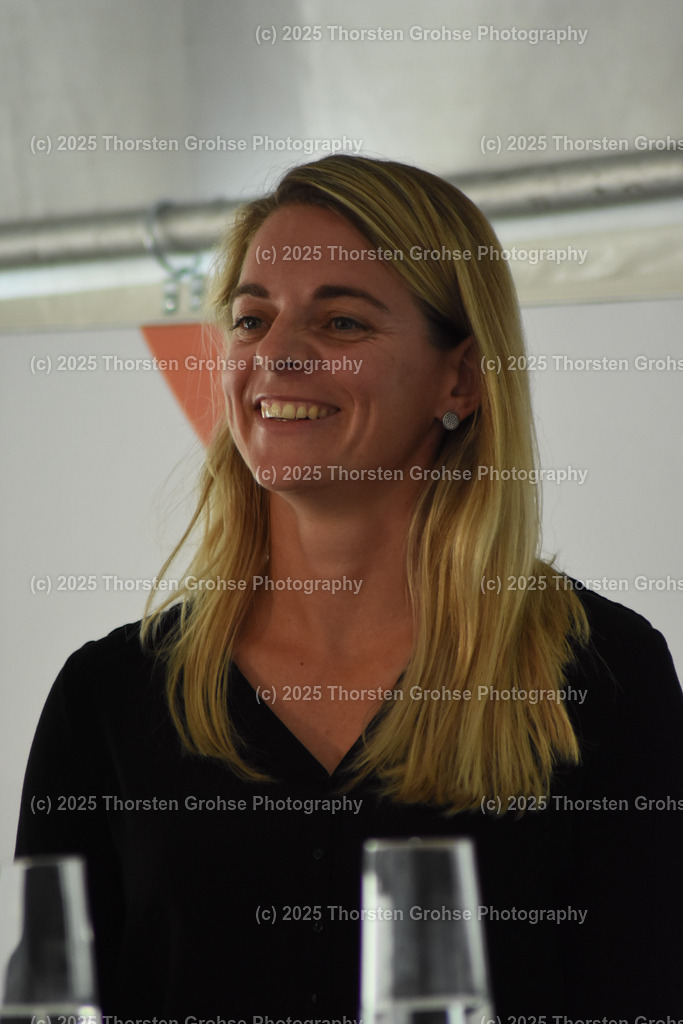 Season opening 16.08.2019 Football Women league | Talk round before the season opening 16.08.2019 Football Women league in Frankfurt Germany. 

Image: Nia Kuenzer - Realisiert mit Pictrs.com