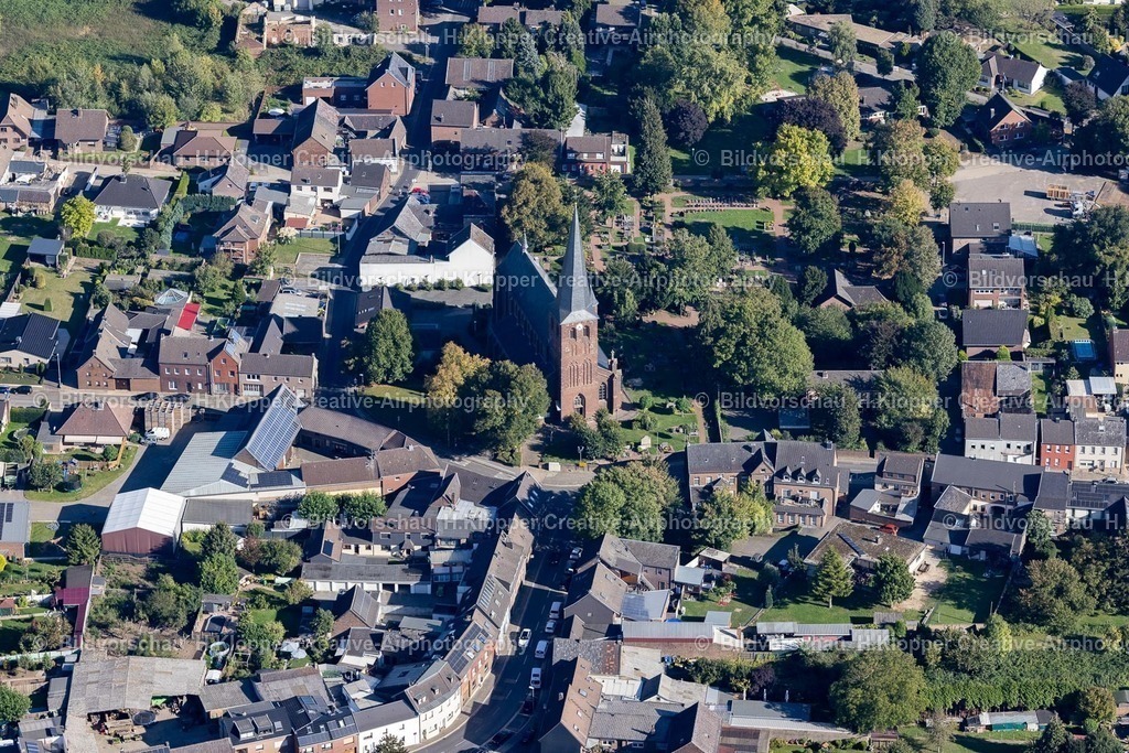 Lufbilder Bedburg-5803 | Ortsansicht der Straßen und Häuser der Wohngebiete in Kirchherten im Bundesland Nordrhein-Westfalen, Deutschland - Realisiert mit Pictrs.com