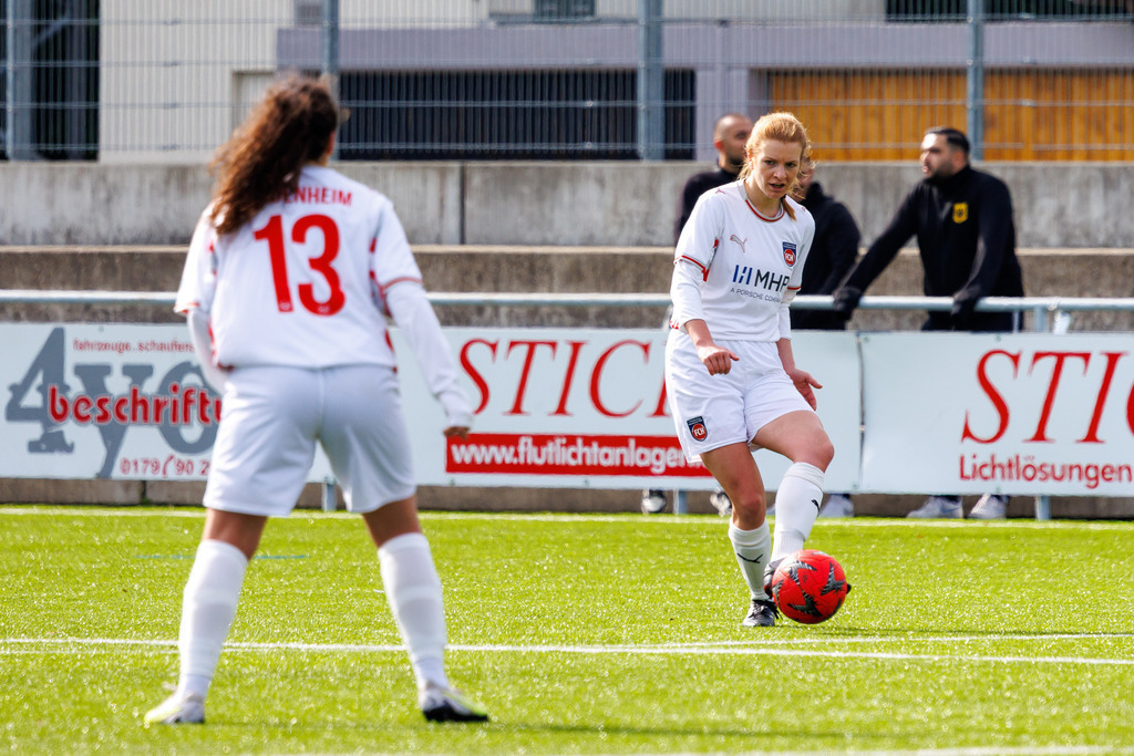 FCHHÜT_251003_5886 | 1.FC Heidenheim 1846 II vs. TSV Hüttlingen, Fußball, Frauen, Bezirkspokal, 2025/2026, 1.Runde, 03.10.2025 in Mergelstetten, Sportplatz 2(Foto: Michael Bulling) - Realisiert mit Pictrs.com