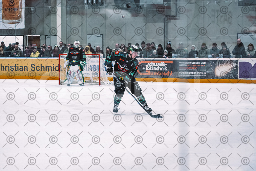 Alligators_vs_Memmingen_05_12_2025-154 | Höchstadt Alligators Fotogalerie: Eishockey-Action aus Franken. Professionelle Spielfotos, Portraits & Stadionbilder zum Download. Jetzt entdecken! - Realisiert mit Pictrs.com