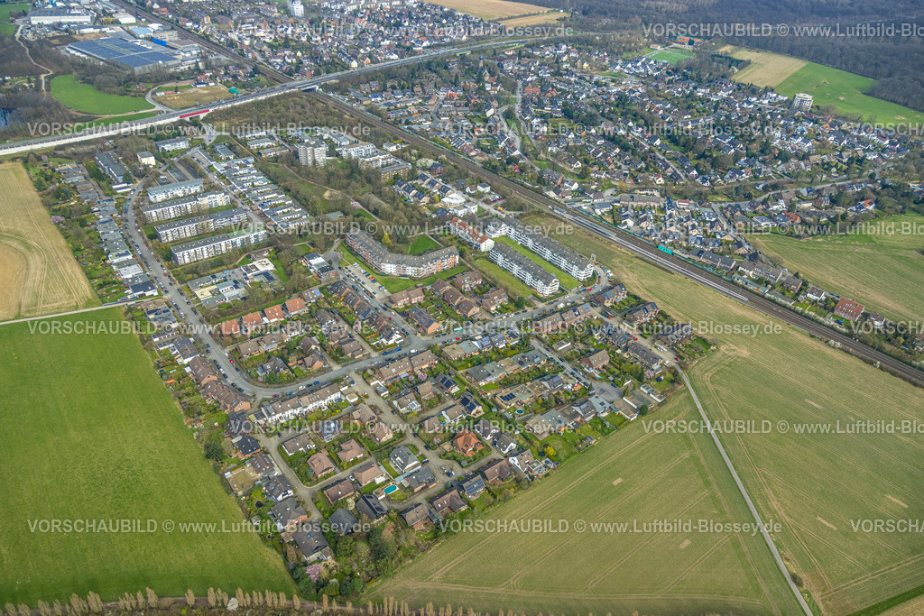 Duisburg240302473 | Luftbild, Wohngebiet Ortsansicht Ortsteil Rahm und Rahm-West, getrennt durch eine Bahnlinie und Bahnhof Hbf Duisburg Rahm, BAB Autobahn A524, Rahm, Duisburg, Ruhrgebiet, Nordrhein-Westfalen, Deutschland, Duisburg-S