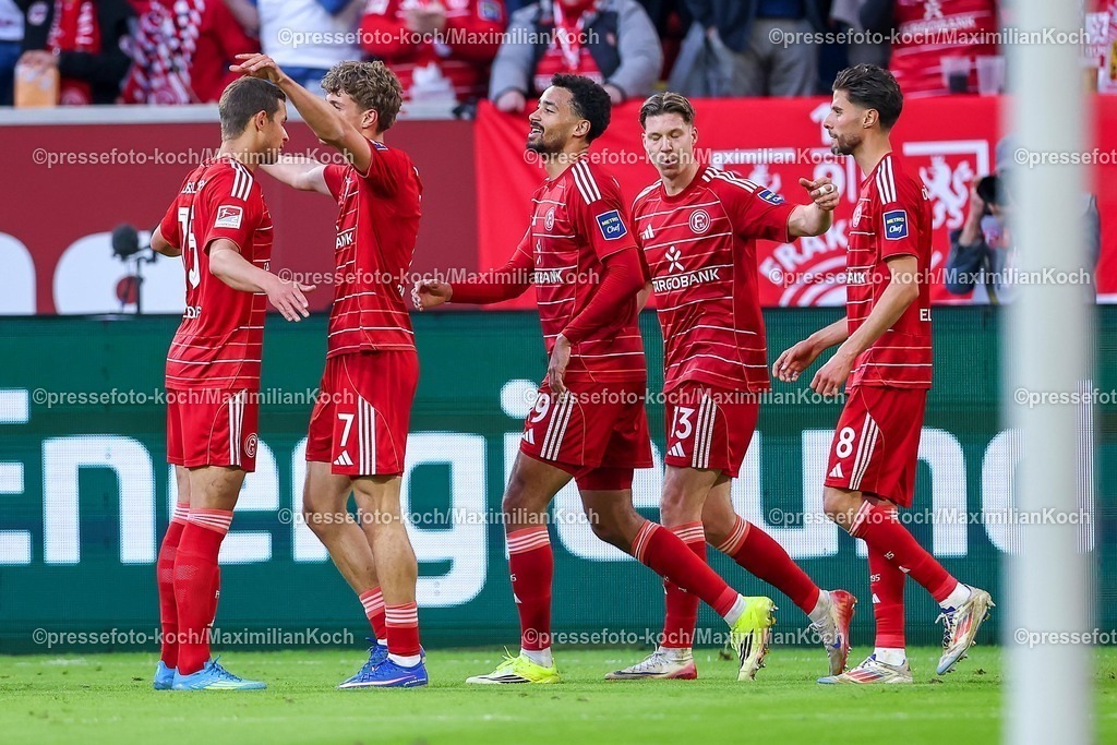 F9524042601053 | 24.04.2026, Fußball, Fortuna Düsseldorf - SC Dynamo Dresden, 2. Fußball Bundesliga, Herren, Merkur Spiel-Arena, 31. Spieltag, Saison 2025 2026: Torjubel nach dem Tor zum 3:0 durch Torschütze Luca Raimund&nbsp;(Fortuna Düsseldorf #07)  zusammen mit Tim Oberdorf&nbsp;(Fortuna Düsseldorf #15)   DFB regulations prohibit any use of photographs as image sequences and or quasi-video.