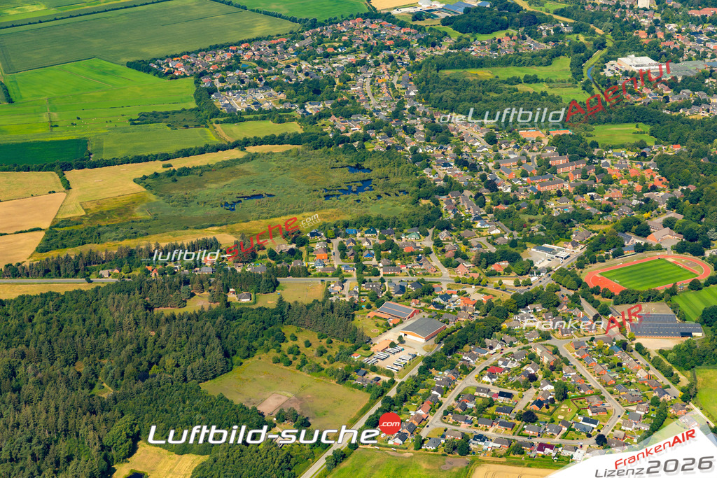 Das Luftbild der Stadt Leck wurde 2022 vom Flugzeug heraus erstellt (keine Drohnen-Aufnahmen) Aufnahmehöhe ca.450 Meter- hohe Bildauflösung und Druck-Qualität. Garantiert!