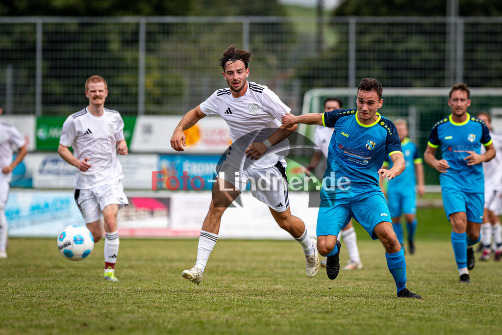 SG Hungerbach I gegen TSV Feldafing | Fußball Herren Kreisklasse Gruppe 3 BFV Kreis Zugspitze, SG Hungerbach I gegen TSV Feldafing, 20250816,Zweikampf, 2025-08-16 in Oberhausen (Sportplatz Oberhausen), Florian FENTZLOFF (Feldafing 7), Stefan DOPFER (Hungerbach 5), Copyright: WolfgangxLindner www.foto-lindner.de