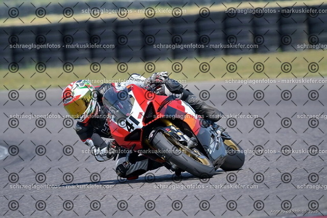 26BT02-2260 | markuskiefer.com - Realisiert mit Pictrs.com