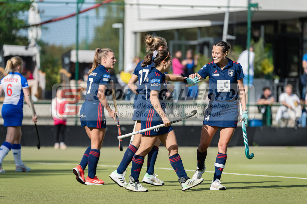 HK_20231007_105133 | 1.Bundesliga Damen Düsseldorfer HC - Großflottbeker THGC am 7.10.2023 DHC, Düsseldorf , Mabel Brands ( Düsseldorfer HC #7 ) , Lisa Nolte ( Düsseldorfer HC #17 ) , Clara Ycart ( Düsseldorfer HC #10 ) , Selin Oruz ( Düsseldorfer HC #14 )