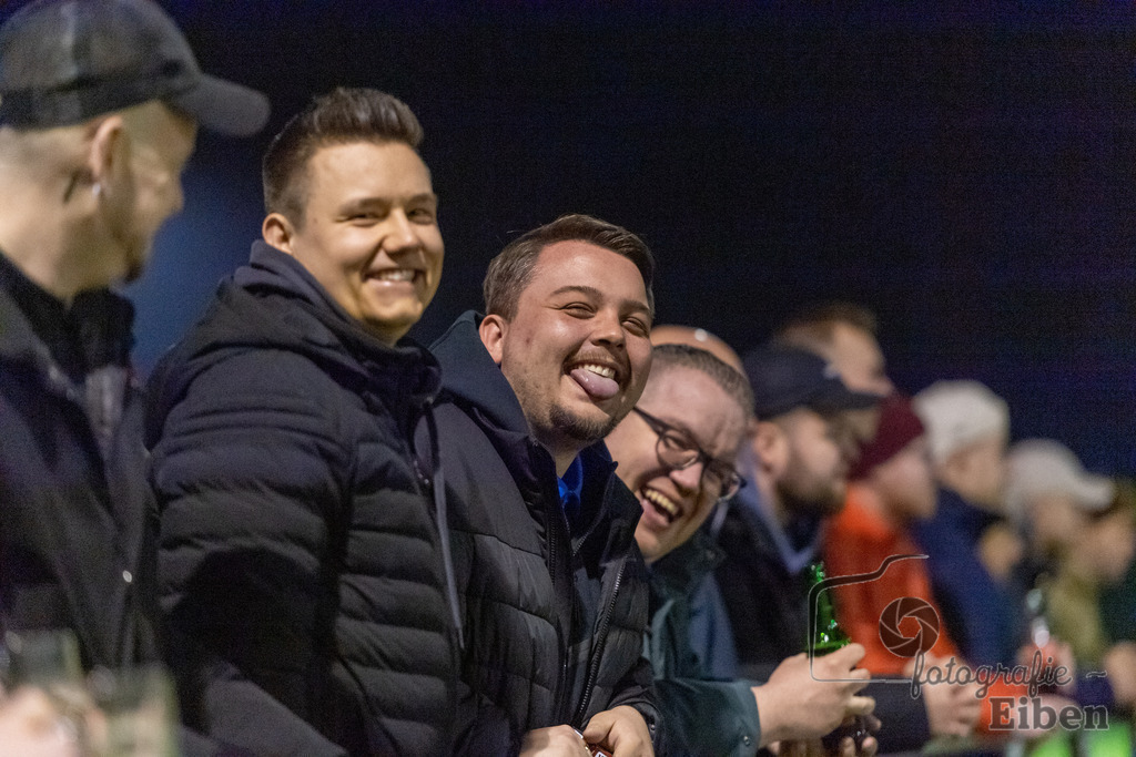 FC Rastede-FC Hude | Herren Bezirksliga; FC Rastede (blau)-FC Hude (grau) am 27.03.2024; in Rastede (Sportanlage Köttersweg), Photo: Philip Eiben 2024 - Realisiert mit Pictrs.com