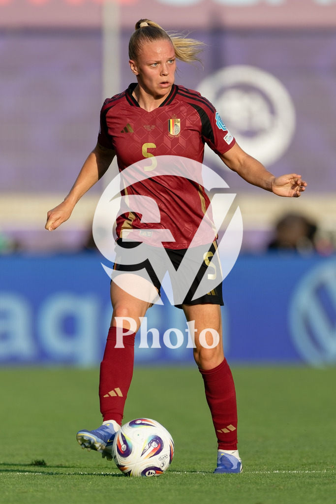 Belgium v Italy - UEFA Women's EURO 2025 Group B | SION, SWITZERLAND - JULY 3: Sarah Wijnants of Belgium controls the ball  during the UEFA Womens EURO 2025 Group B match between Belgium and Italy at Stade de Tourbillon on July 3, 2025 in Sion, Switzerland. (Photo by Giuseppe Velletri/Sports Press Photo/Getty Images)