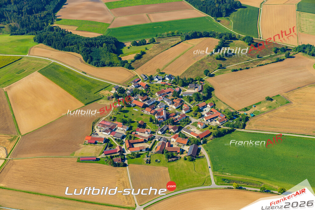 Schöne Luftaufnahme Obergraßlfing Laberweinting - Die Luftaufnahme wurde 2025 vom Flugzeug heraus erstellt ( keine Drohne ) - Hochauflösende Luftaufnahme - für professionelle Ausdrucke geeignet. Die Geschenkidee !Mit Lizenz und Bildrechte bestellbar