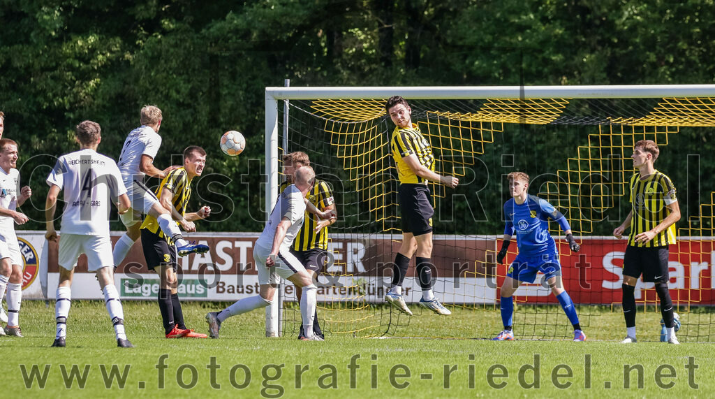 2023-08-19_067_FC_Moosinning_gegen_SV_Reichertsheim | Moosinning, Deutschland, 19.08.2023:
Fußball, Bezirksliga Oberbayern Ost 2023 / 2024, 5. Spieltag, FC Moosinning gegen SV Reichertsheim, Endergebnis: 0:4

Fabian Ulitzka (FC Moosinning, #23), Thomas Auerweck (FC Moosinning, #19), Liam Fitzpatrick (FC Moosinning, #22), Torwart Daniel Auerweck (FC Moosinning, #27), Dennis Stauf (FC Moosinning, #15)

Foto: Christian Riedel / fotografie-riedel.net