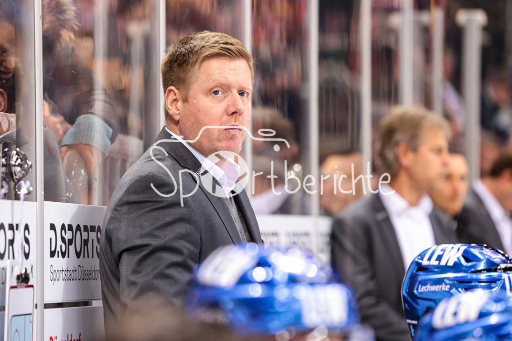 Duesseldorfer EG - Augsburger Panther | AEV Trainer Peter RUSSELL in Aktion