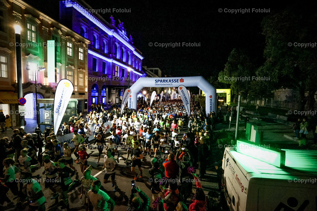 A-BINDER_20220922_0046 | LINZ,  AUSTRIA,22.Sept. 2022 - Night Run, Image shows Night Run.
Photo: Sportmediapics.com/ Manfred Binder