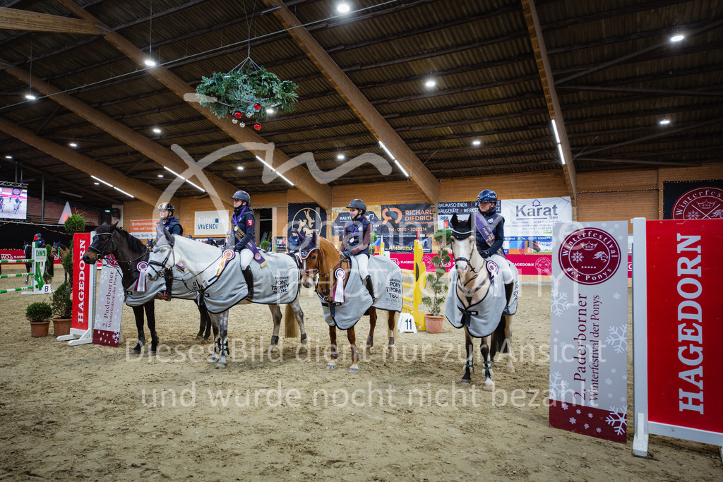 221127_Winterfestival_L-Spr_HPTTY-306 | Deine schönsten Turniermomente als professionelle Fotos! Entdecke hochwertige Pferdesport-Fotografie im Online-Shop. Jetzt Fotos finden & bestellen!
