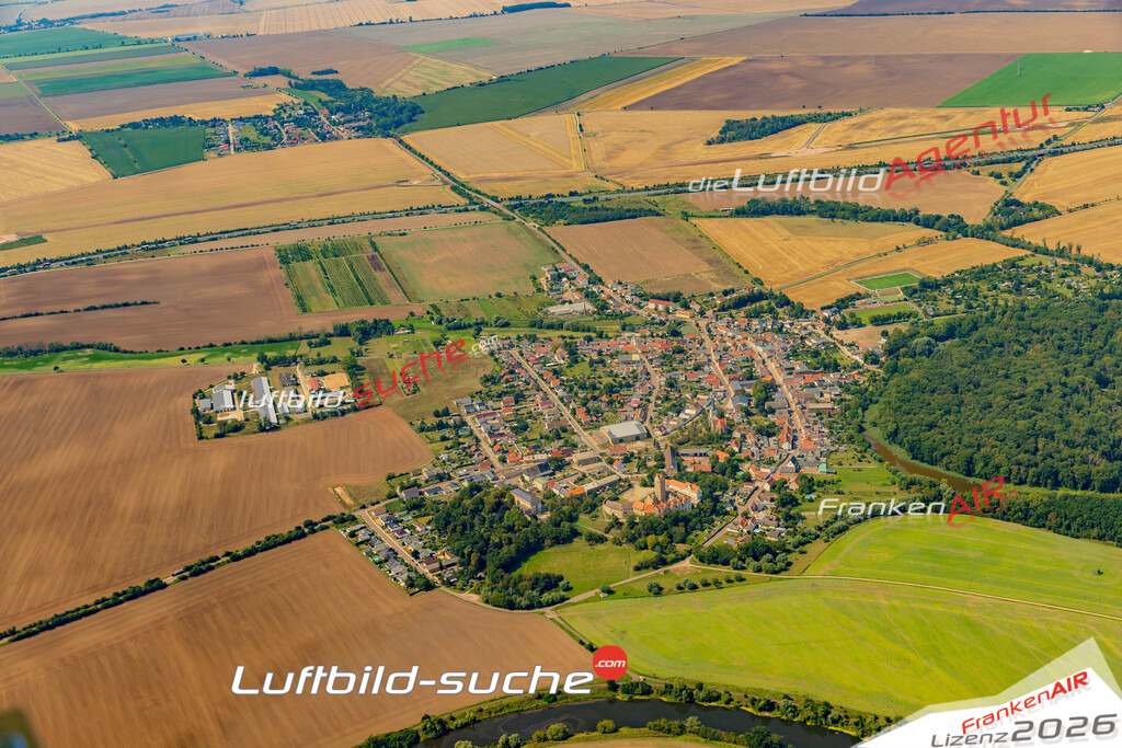Übersichts Bild Plötzkau - Die Luftaufnahme wurde 2025 vom UL-Flugzeug heraus erstellt ( keine Drohnenaufnahme ) - Hochauflösende Luftaufnahme - für Wandbilder und großformatige Ausdrucke geeignet. Das besondere Geschenk!Hier alle&nbsp;Infos zur Lizenzierung der LuftaufnahmeWir fliegen auch dieses Jahr wieder in Ihre Region um Luftbilder zu erstellen.- Luftbild anfragen