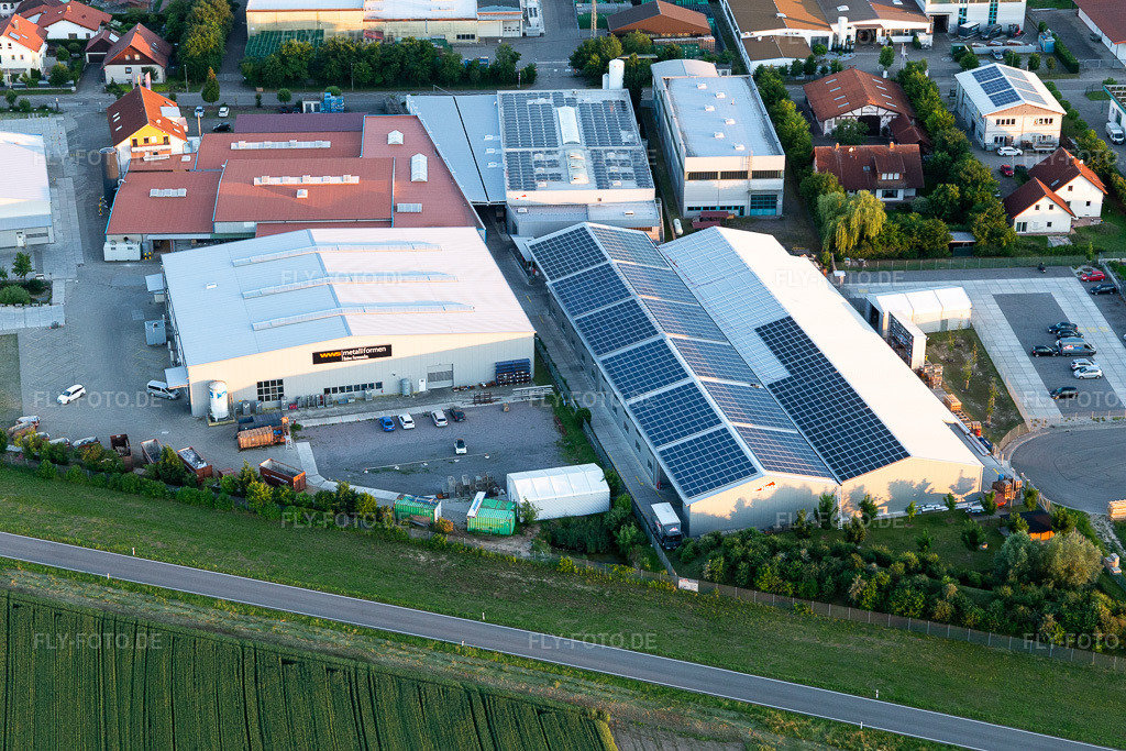 Luftbild: Gewerbegebiet und Firmenansiedlung Im Gereut mit WWS Metallformen GmbH und HGGS LaserCUT GmbH & Co. KG in Hatzenbühl im Bundesland Rheinland-Pfalz in Deutschland. Foto: IMG_115367.jpg vom 13.06.2019 durch Werner Riehm/FLY-FOTO.de