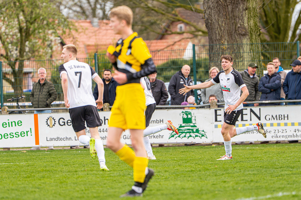 Fußball I Herren I Saison 2025-2026 I Kreisliga VEC I 22. Spieltag I SC SW Bakum - SV Falke Steinfeld I 24298 | jns.sportfotos - Realisiert mit Pictrs.com