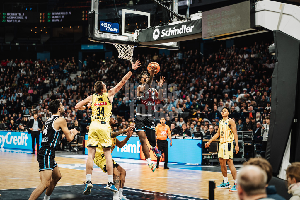 Basketball | Männer | Saison 2025/2026 | easyCredit Basketball Bundesliga | Veolia Towers Hamburg vs. ALBA BERLIN | 14.12.2025 | Korbleger von Leonard Thorpe Jr. (#2, Veolia Towers Hamburg)