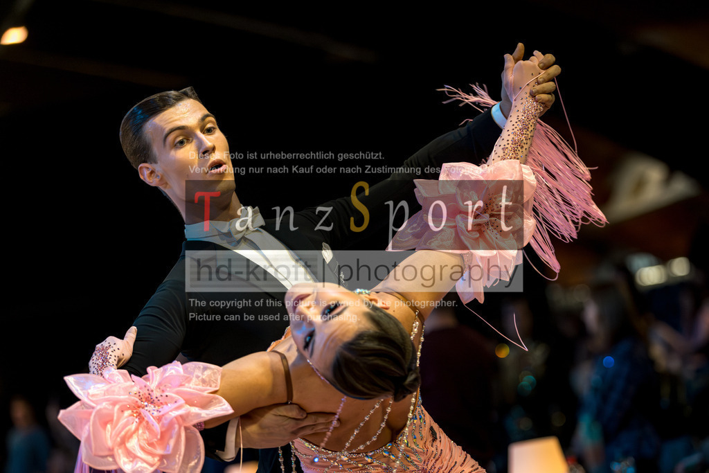 20251214_Baltic-Trophy_2720-2 | Tanzsportbilder, Standardtanz, Lateintanz, WDSF, DTV, LTVB, dancecomp, goc, hessen tanzt, blaues band der spree, walzer, tango, wiener walzer, slowfox, quickstepp, samba, rumba, cha-cha-cha, paso doble. jive, hd-kroft photography, turniertanzsport