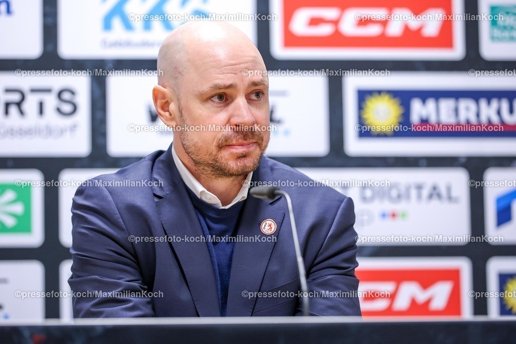 DEG02012501075 | 02.01.2025, Eishockey, Penny DEL, Düsseldorfer EG - ERC Ingolstadt, PSD-BANK Dome: Cheftrainer Steven Reinprecht (DEG)