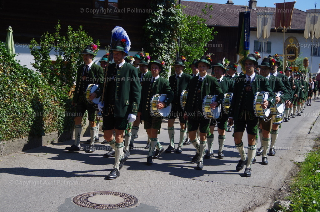 IMGP5688 | fotografiert von Axel PollmannLeonhardi Wallfahrt Benediktbeuern und Murnau, Fronleichnam, Fasching, Landschaft im Loisachtal und Benediktbeuern  - Realisiert mit Pictrs.com