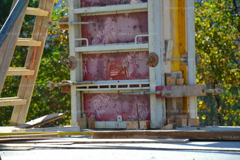 bib-lg04-betonarbeiten-0451 | Nach LV-Leistungsgruppen sortierte Detailfotos über den Bau eines Hauses. Alle Hausbau-Bilder direkt vom Urheber und Autor der Website Haus-Selber-Bauen.com