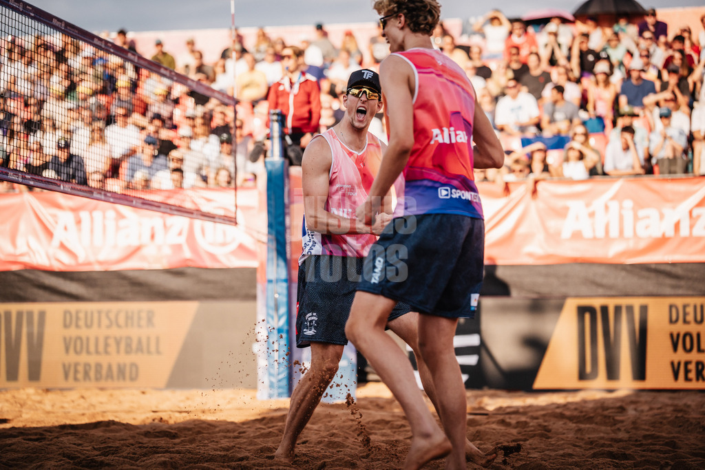 Beachvolleyball | Männer | Allianz German Beach Tour 2025 | Tourstop München | 11.07.2025 | v.l. Tristan Fröbel und Tamo Wüst jubeln