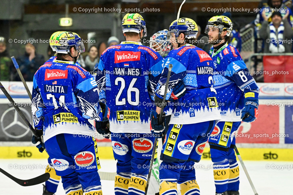 EC IDM Wärmepumpen VSV vs. Pioneers Vorarlberg | Jubel EC VSV Mannschaft, Weihnachtstrikot, #74 COATTA Max EC VSV, #26 VAN NES Guus EC VSV, #2 MACPHERSON Dylan EC VSV, #8 Rebernig Maximilian EC VSV, EC IDM Wärmepumpen VSV vs. Pioneers Vorarlberg, EC IDM Wärmepumpen VSV vs. Pioneers Vorarlberg am 14.12.2024 in Villach (Stadthalle Villach), Austria, (Photo by Bernd Stefan)