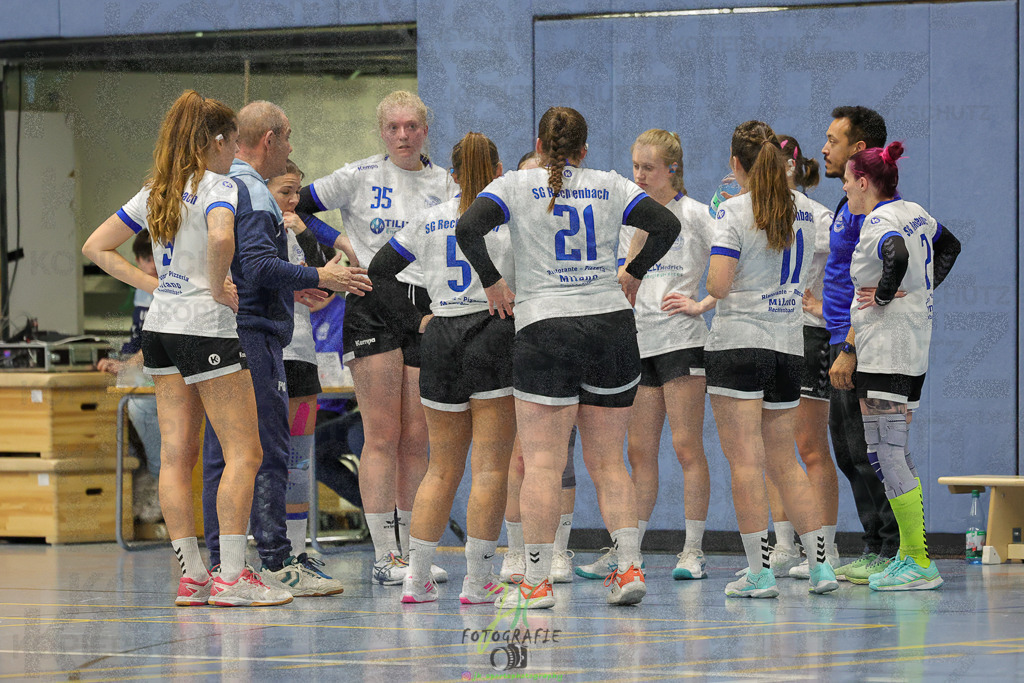 Frauen 2. Bezirksklasse, SG Rechtenbach - HSG Kleenheim/Langgöns III | Frauen 2. Bezirksklasse, SG Rechtenbach - HSG Kleenheim/Langgöns III am 16.11.2024 in Rechtenbach (Sporthalle Rechtenbach)Photo © 2024 - Jörg Heinrich - Realisiert mit Pictrs.com