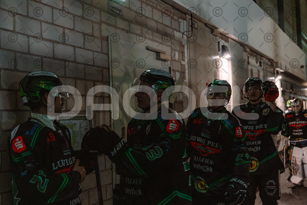 Alligators_vs_Passau_03_12_2025-01 | Höchstadt Alligators Fotogalerie: Eishockey-Action aus Franken. Professionelle Spielfotos, Portraits & Stadionbilder zum Download. Jetzt entdecken! - Realisiert mit Pictrs.com