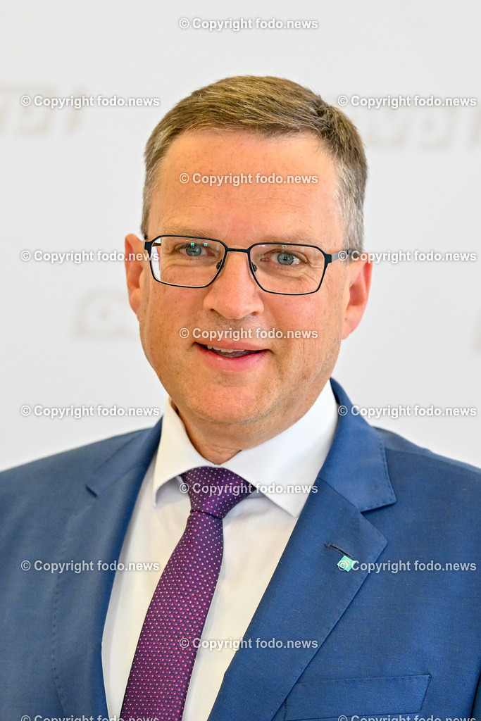 Pressekonferenz OeVP Oberoesterreich_ OOeVP-Kandidatenteam für die Nationalratswahl 2024_ 01.07.2024-49 | 01.07.2024, Linz, AUT, Pressekonferenz OeVP Oberoesterreich, OOeVP-Kandidatenteam für die Nationalratswahl - Stark fuer Oberoesterreichs Interessen, im Bild August Woeginger (VP, Klubobmann OeVP Parlamentsklub) 