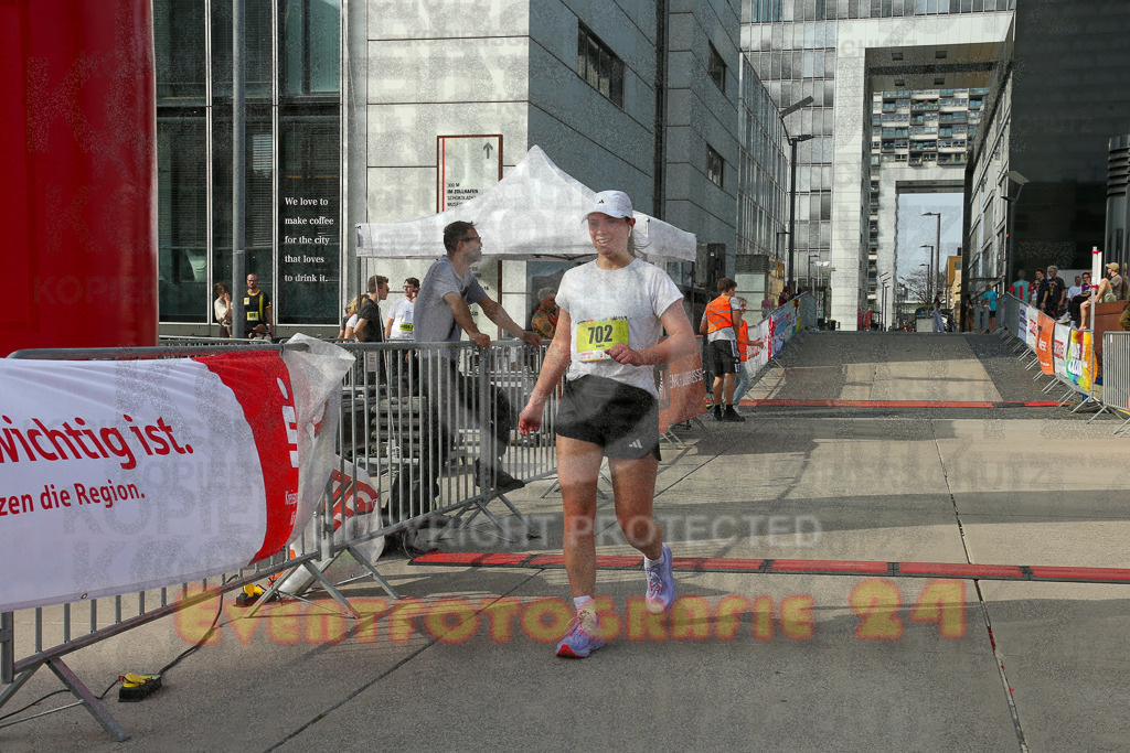 250920_1548_EX1_0712 | Sportfotografie im Rhein-Sieg Kreis, Köln, Bonn, NRW, Rheinland Pfalz, Hessen, etc. Unser Tätigkeitsfeld umfasst den Laufsport vom Volkslauf über den Marathon, Duathlon, Triathon bis zum Ultralauf wie Kölnpfad Ultra oder Schindertrail.