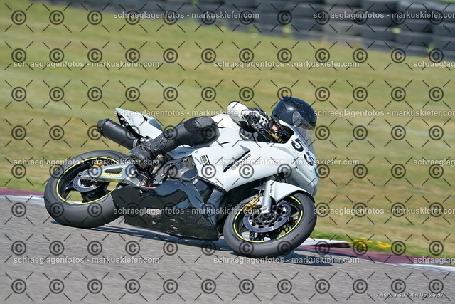 26BT02-0874 | markuskiefer.com - Realisiert mit Pictrs.com
