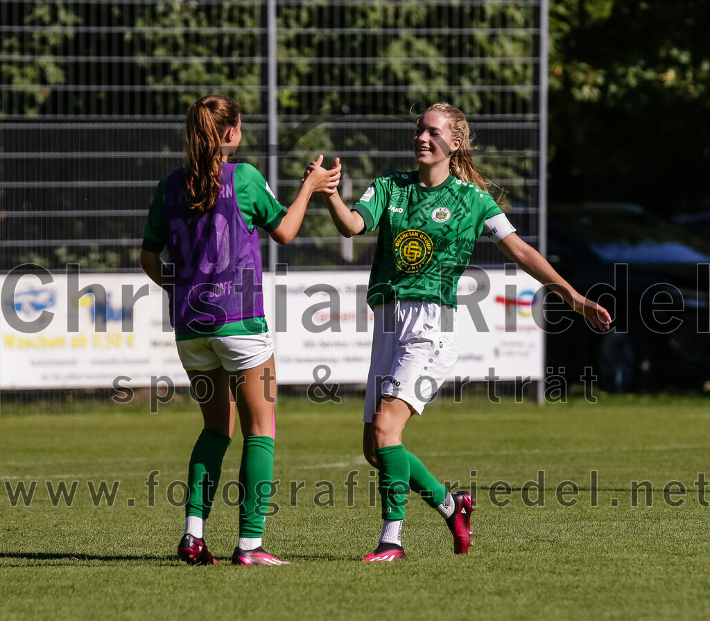 2023-09-16_107_FC_Forstern_gegen_VfL_Sindelfingen_Ladies_I | Forstern, Deutschland, 16.09.2023:
Fußball, B-Juniorinnen-Bundesliga Süd 2023 / 2024, 2. Spieltag, FC Forstern gegen VfL Sindelfingen Ladies I, Endergebnis: 4:1

Olivia Trauttmansdorff (FC Forstern, #10), Yanica Moritz (FC Forstern, #17)

Foto: Christian Riedel / fotografie-riedel.net