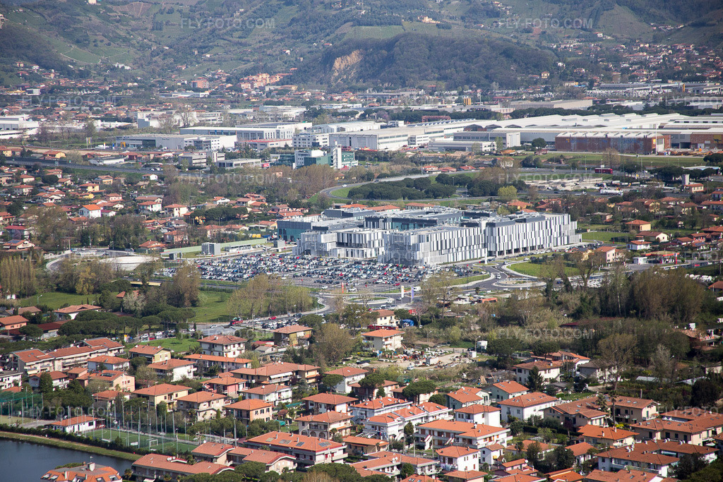 Aerial view: View of the town in Marina di Massa in the state Tuscany, Italy. – Photo: IMG_087110.jpg taken on 04/04/2016 by Werner Riehm/FLY-FOTO.com – Resolution of the original: 5472 x 3648 px