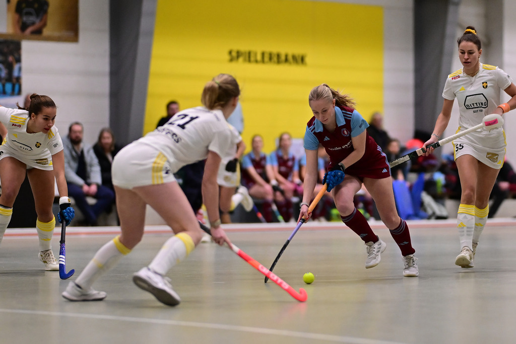 Hockey I Frauen I Saison 2025-2026 I Bundesliga I 9. Spieltag I Harvestehuder THC - UHC Hamburg | Der Sportfotograf. - Realisiert mit Pictrs.com