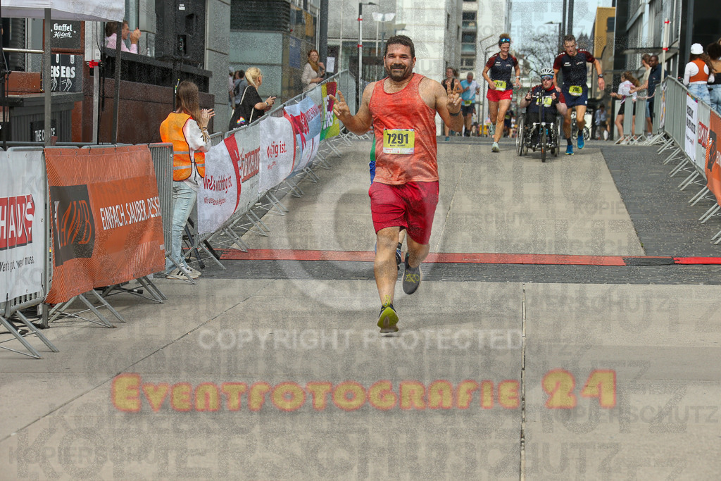 250920_1323_EX1_4294 | Sportfotografie im Rhein-Sieg Kreis, Köln, Bonn, NRW, Rheinland Pfalz, Hessen, etc. Unser Tätigkeitsfeld umfasst den Laufsport vom Volkslauf über den Marathon, Duathlon, Triathon bis zum Ultralauf wie Kölnpfad Ultra oder Schindertrail.