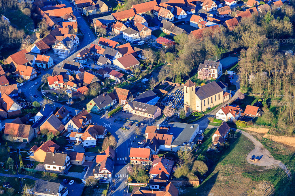 Luftbild: Eglise Catholique St Michel in Neewiller-près-Lauterbourg im Bundesland Bas-Rhin in Frankreich.Foto: IMG_097859.jpg vom 27.03.2017 durch Werner Riehm/FLY-FOTO.deAuflösung des Originals: 5183 x 3455 px