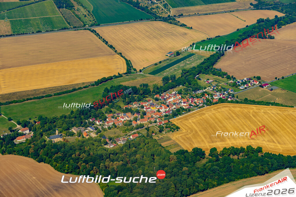 Luftaufnahme Denstedt Ilmtal-Weinstraße - Die Luftaufnahme wurde 2025 vom UL-Flugzeug heraus erstellt ( ohne Drohne ) - Hochauflösende Luftaufnahme - für professionelle Ausdrucke geeignet. Die Geschenkidee !Mit Lizenz und Bildrechte bestellbar