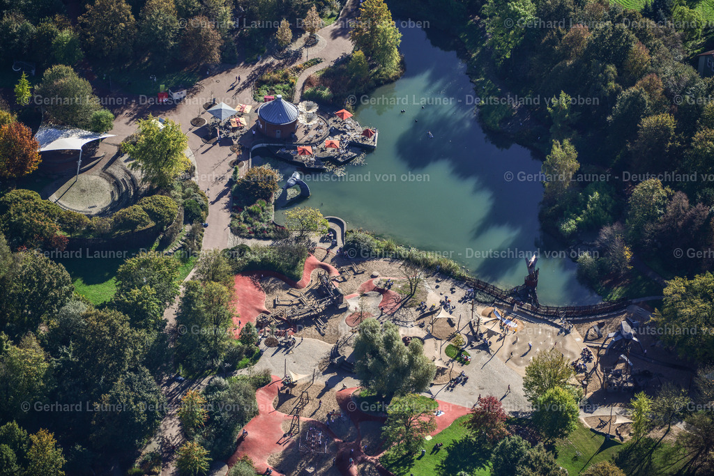 3491509 | Der Maximilianpark ist ein Freizeitpark in der westfälischen Stadt Hamm. Er wurde zur Landesgartenschau 1984 auf dem Gelände der stillgelegten Zeche Maximilian eingerichtet. Sein Wahrzeichen ist der Glaselefant, eine rund 40 m hohe begehbare Plastik.