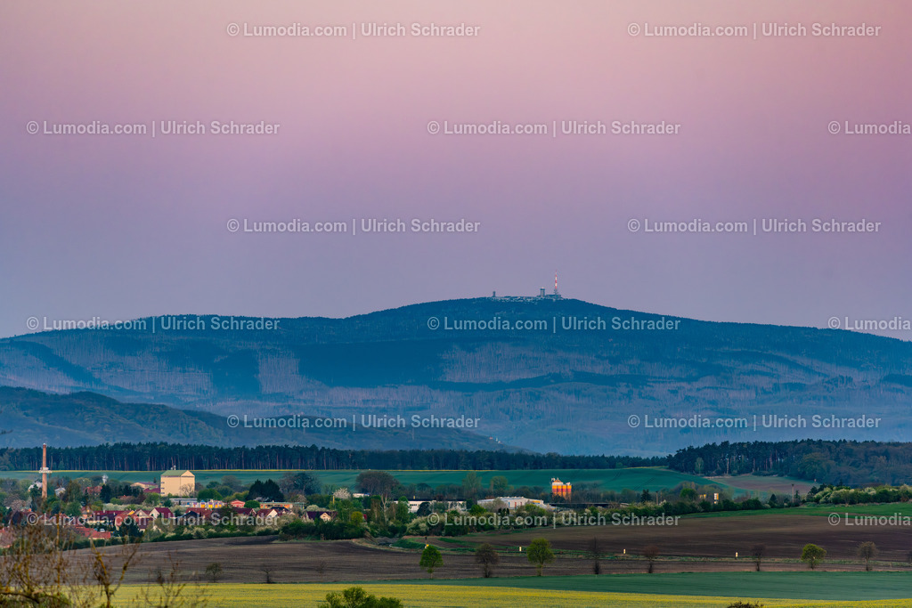 10049-14002 - Brockenblick von Halberstadt | Stockfoto und Bilderpool mit Bildmaterial aus Deutschland, dem Harz, Halberstadt, Quedlinburg, Wernigerode und weltweit. Qualitativ hochwertige und professionelle Fotos anschauen und kaufen. - Realizado com Pictrs.com