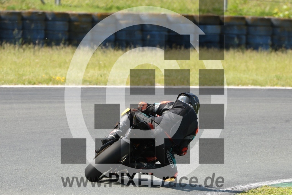 0911-20250602_12075 | Schöne Erinnerungen an spannende Momente - das festzuhalten ist unser Job. PIXELrace.de ist seit 2003 auf den Rennstrecken Europas unterwegs um die Action draußen beim Fahren und die wunderbare Stimmung imm Fahrerlager für euch einzufangen.