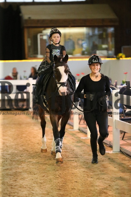 Führzügelklasse_Abteilung_04 (28) | Alle Fotos der Reiterjournal Fotografin Doris Matthaes im Reiterjournal Online-Fotoshop. - Realizado com Pictrs.com