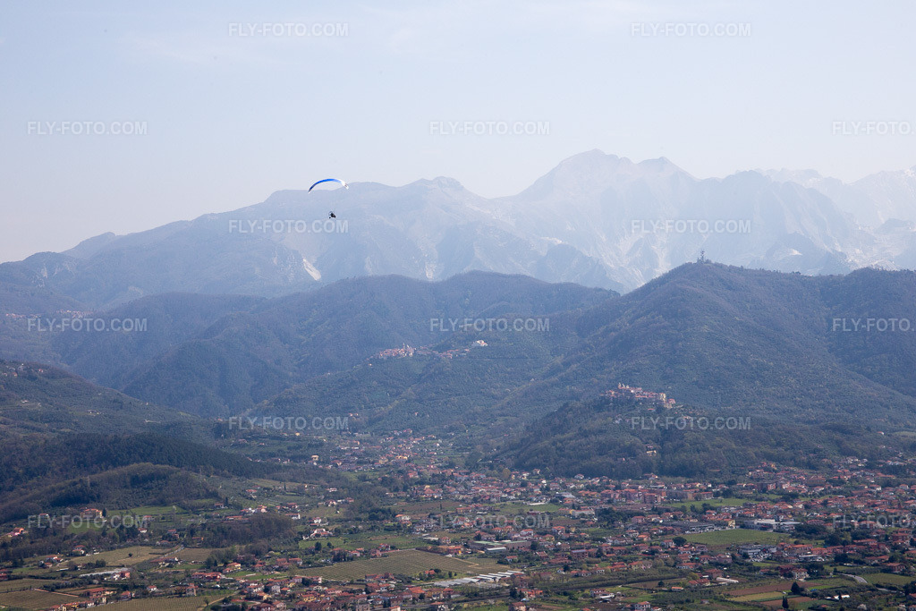 Aerial view: View of the town in Carrara in the state Massa-Carrara, Italy.Photo: IMG_087148.jpg taken on 04/04/2016 by Werner Riehm/FLY-FOTO.comResolution of the original: 5472 x 3648 px