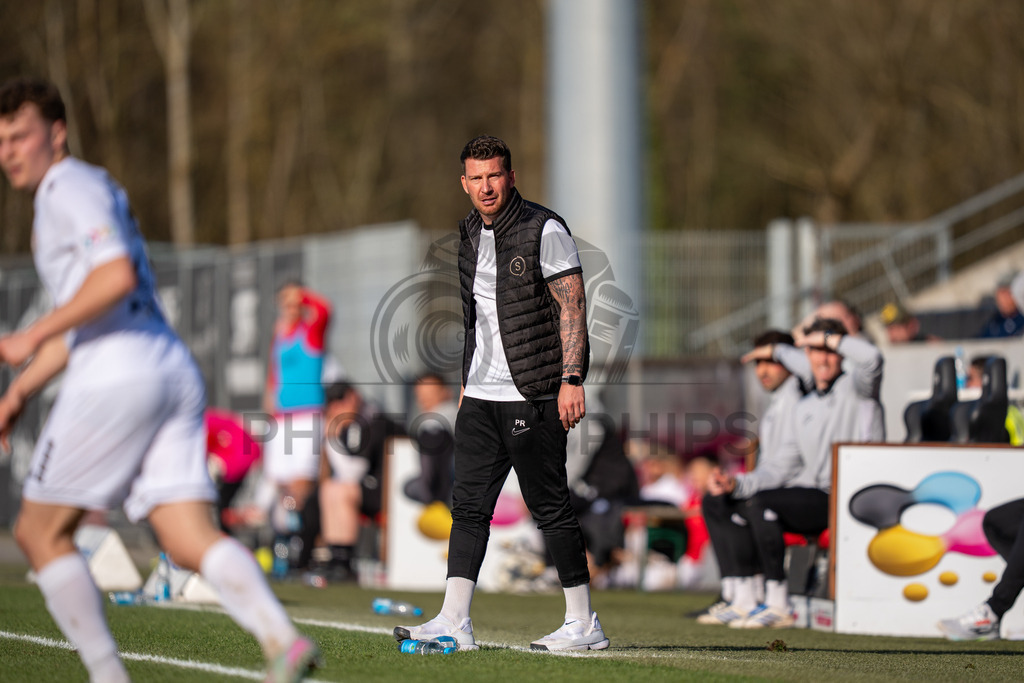 SG Sonnenhof Großaspach vs. KSV Hessen Kassel, Fussball, Regionalliga Südwest, 23. Spieltag, Saison 2025/2026, 07.03.2026 | Pascal Reinhardt (Trainer SG Sonnenhof Großaspach),SG Sonnenhof Großaspach vs. KSV Hessen Kassel, Fussball, Regionalliga Südwest, 23. Spieltag, Saison 2025/2026, 07.03.2026Foto: photosbyphips/Philip Ziegler