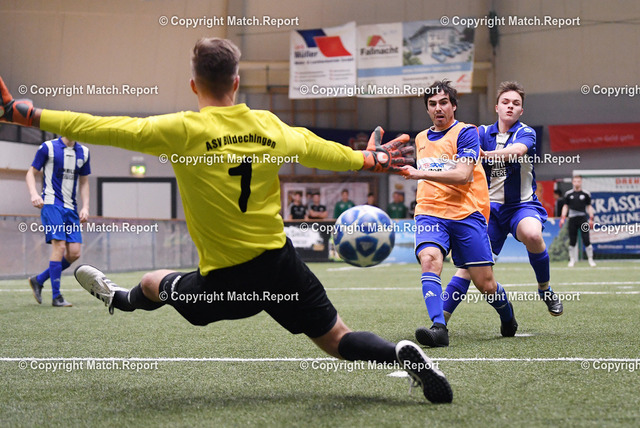 Hallenfussball; Stadtteilpokal Horb 2018/2019 | Hallenfussball; Stadtpokal Horb 2018/2019   27.12.201837. Turnier Ausrichter FV AhldorfSG Ahldorf / Muehlen - ASV BildechingenPascal Trick (Mitte, SG SG Ahldorf / Muehlen) erzielt das erste Turniertor zum 1-0 gegen Torwart Deniz Hinger (li, ASV Bildechingen)FOTO: ULMER PressebildagenturxxNOxMODELxRELEASExxDie Abklaerung von Persoenlichkeitsrechten abgebildeter Personen obliegt dem Nutzer bzw. Auftraggeber.