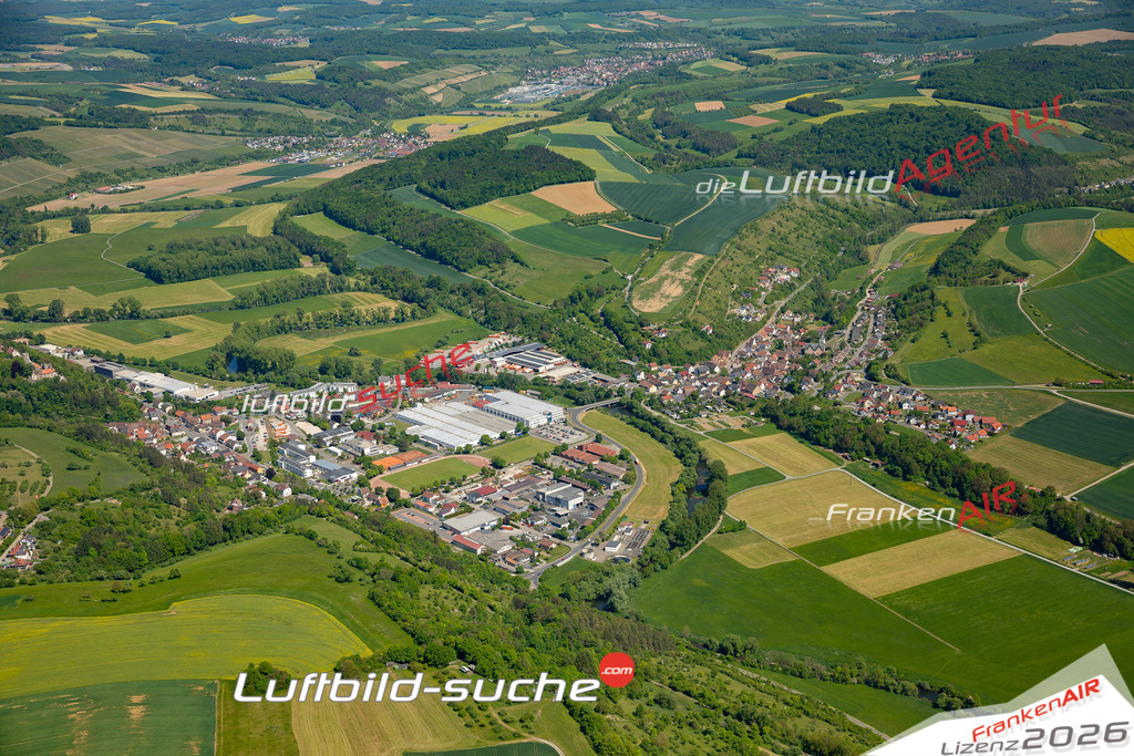 Schrägluftbild  Krautheimberg  Krautheim - Das Luftbild wurde 2025 vom UL-Flugzeug heraus erstellt ( keine Drohne ) - Hochauflösende Luftaufnahme -Nicht vergleichbar mit Google Maps oder Satelittenbilder- Die Geschenkidee !Mit Lizenz und Bildrechte bestellbar