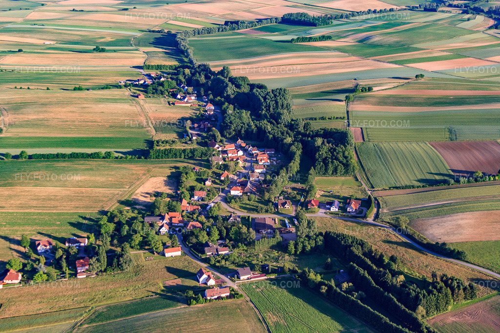 Aerial view: View of the town from the north in Seebach in the state Bas-Rhin, France. – Photo: IMG_66667.jpg taken on 06/05/2014 by Werner Riehm/FLY-FOTO.com – Resolution of the original: 4752 x 3168 px